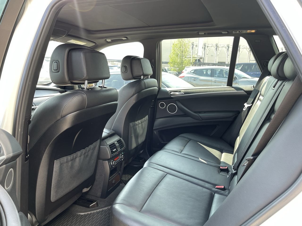 Used 2010 Alpine White BMW  image 31