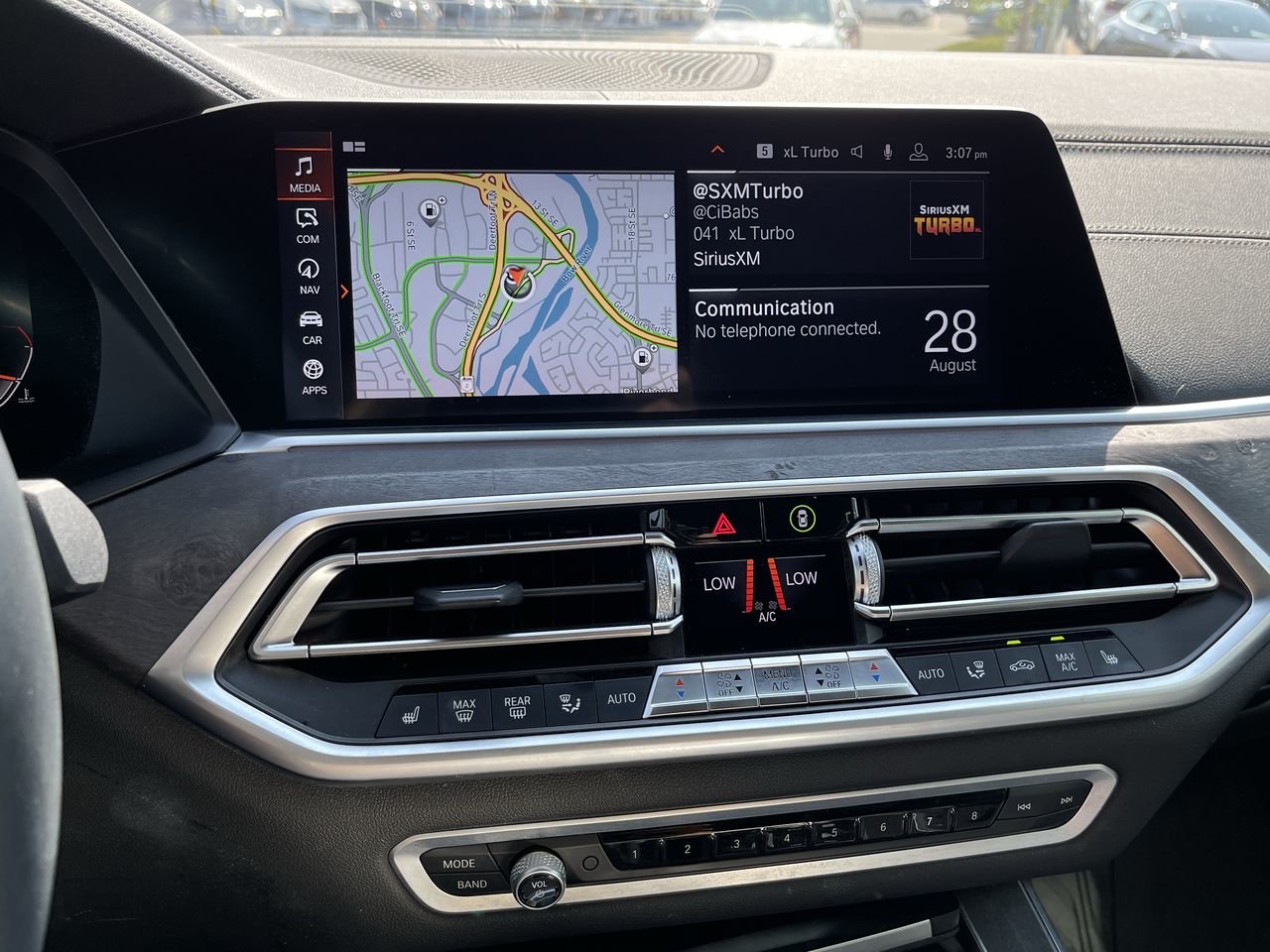 Used 2020 Mineral White Metallic BMW XDrive40i image 23