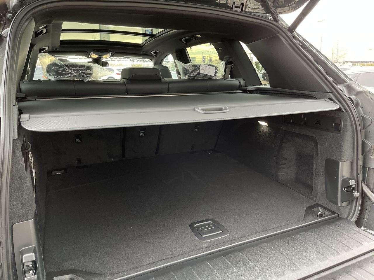 New 2023 Dravit Grey Metallic BMW XDrive40i image 19