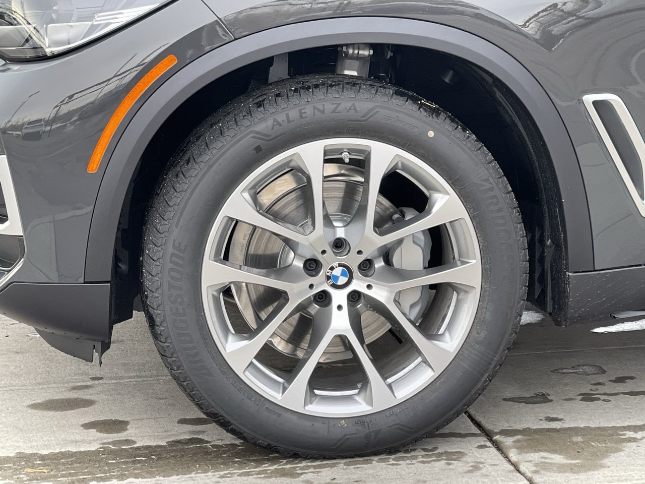 New 2023 Dravit Grey Metallic BMW XDrive40i image 18