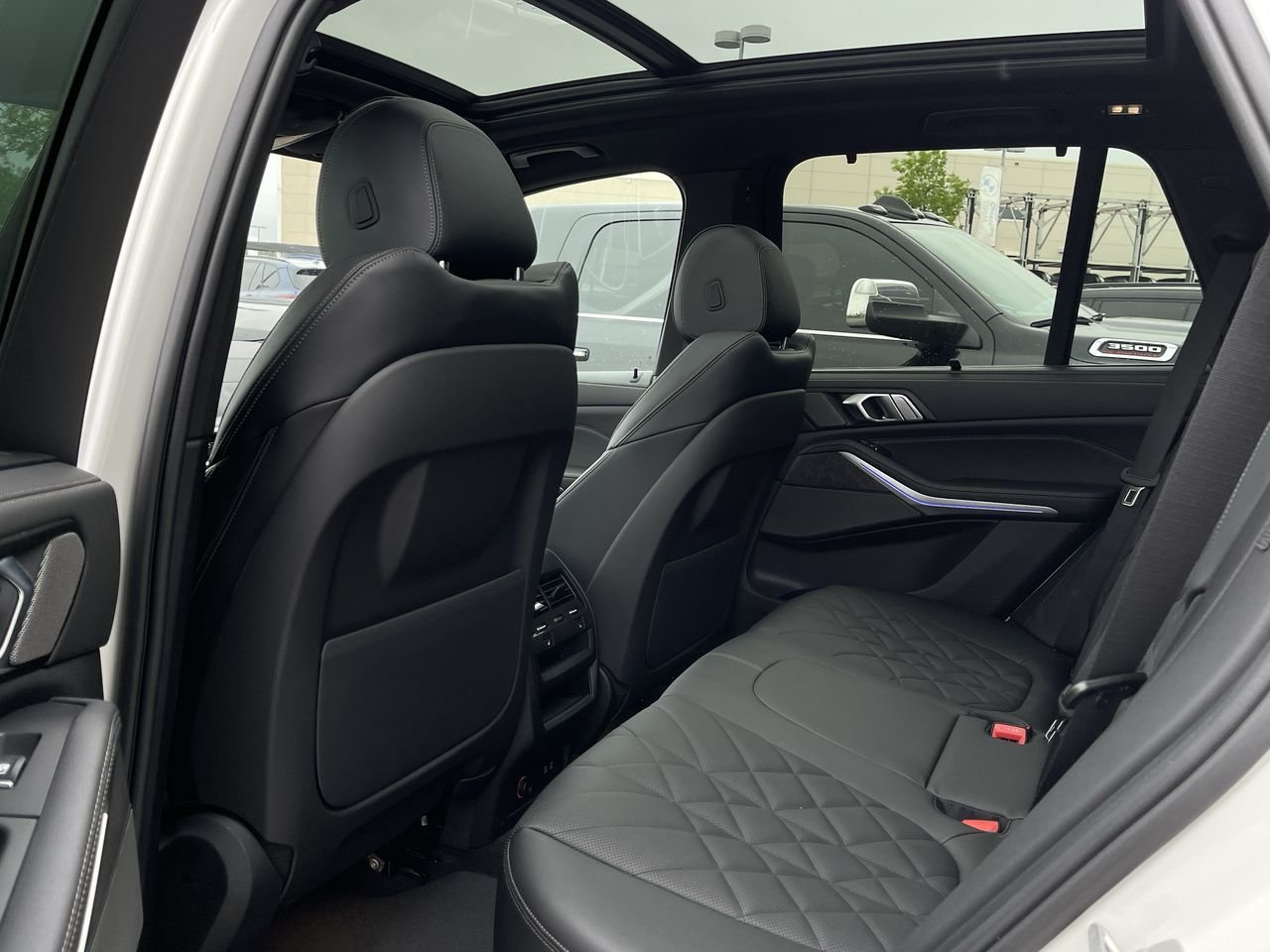 New 2024 Alpine White BMW XDrive40i image 32
