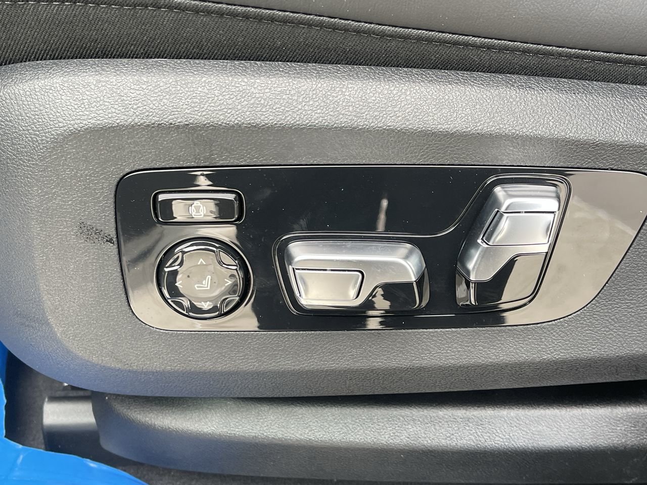 New 2023 Mineral White Metallic BMW XDrive40i image 21