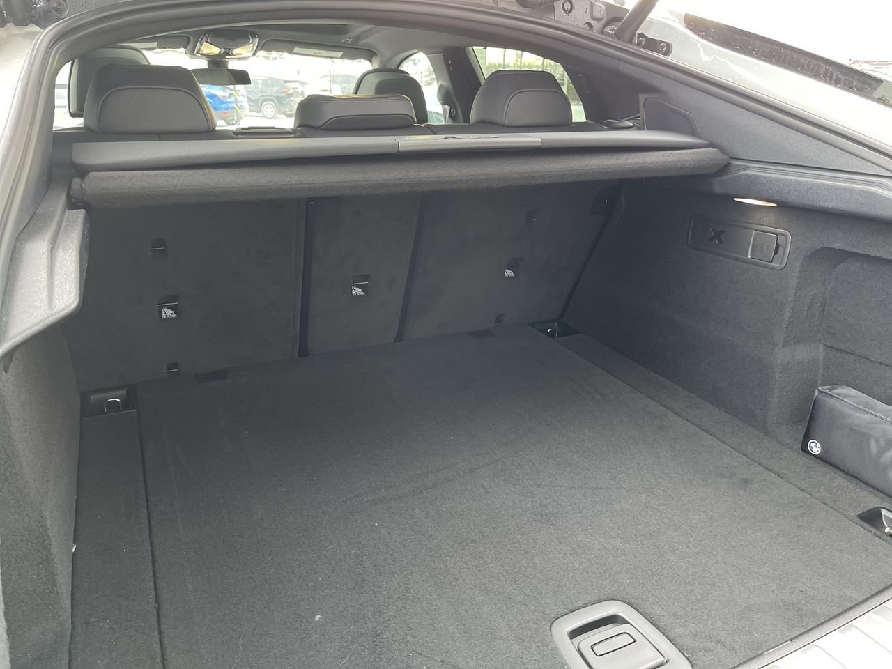 New 2023 Mineral White Metallic BMW XDrive40i image 33