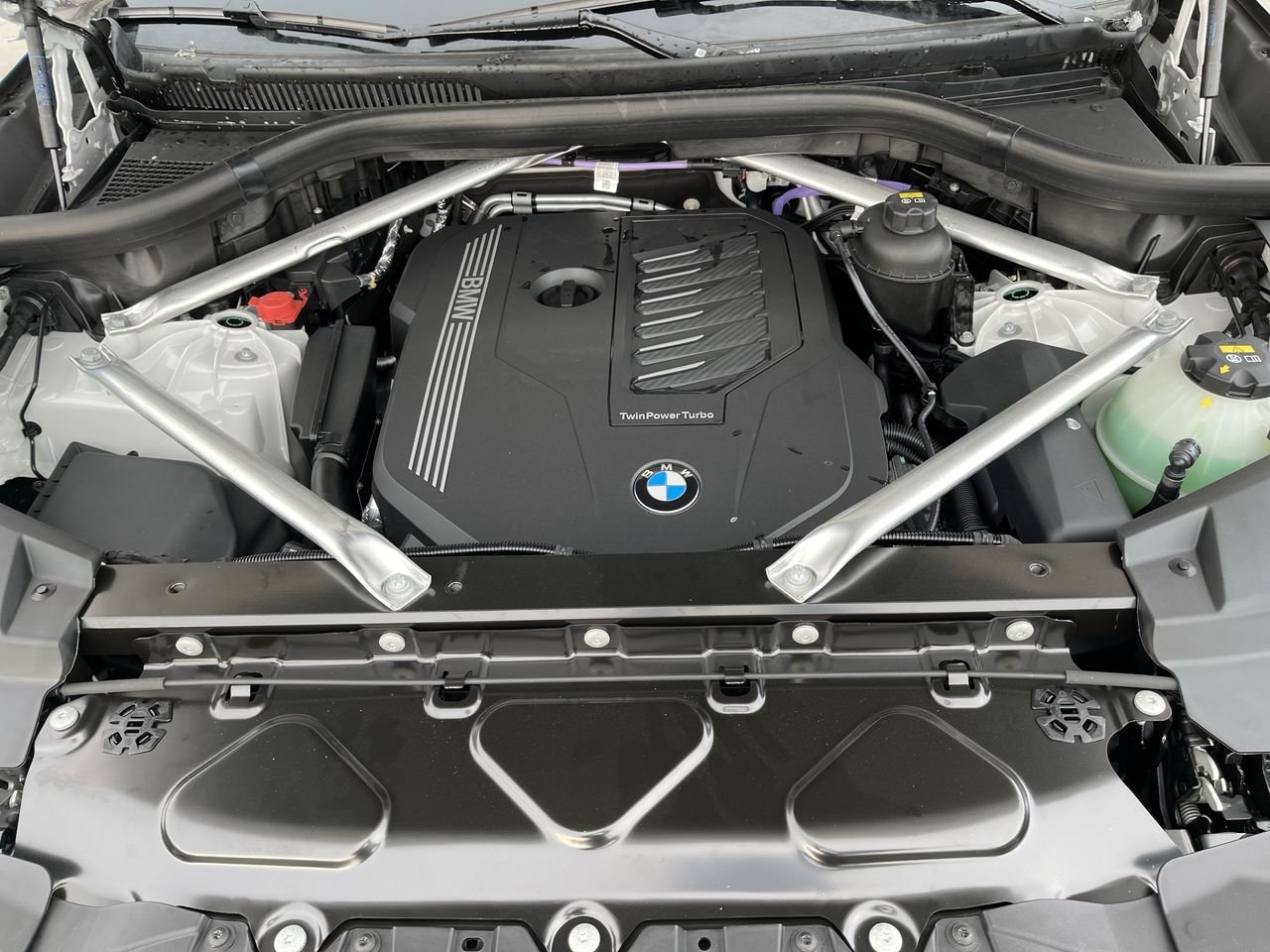 New 2023 Mineral White Metallic BMW XDrive40i image 19