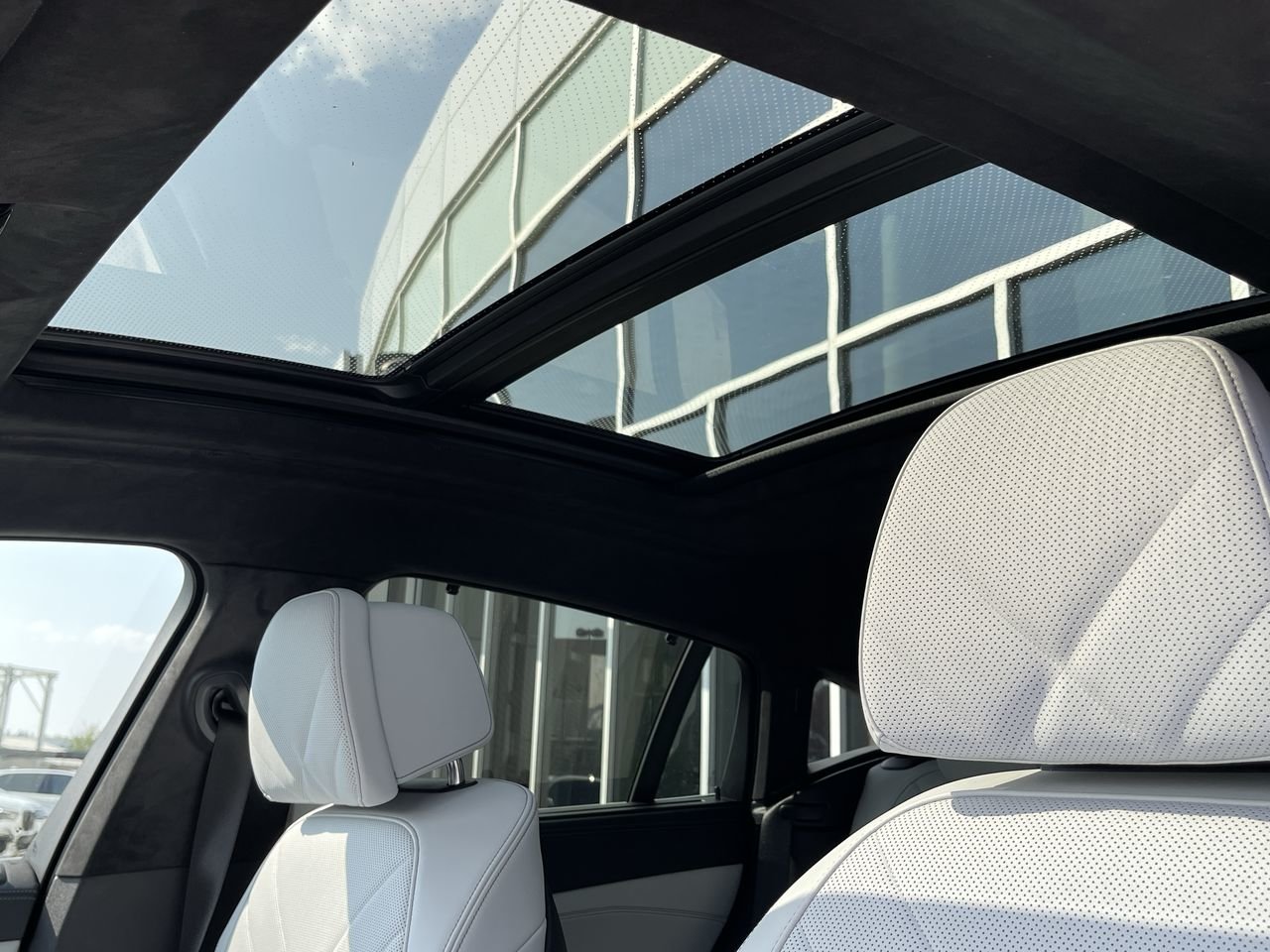 New 2023 Manhattan Metallic BMW XDrive40i image 31