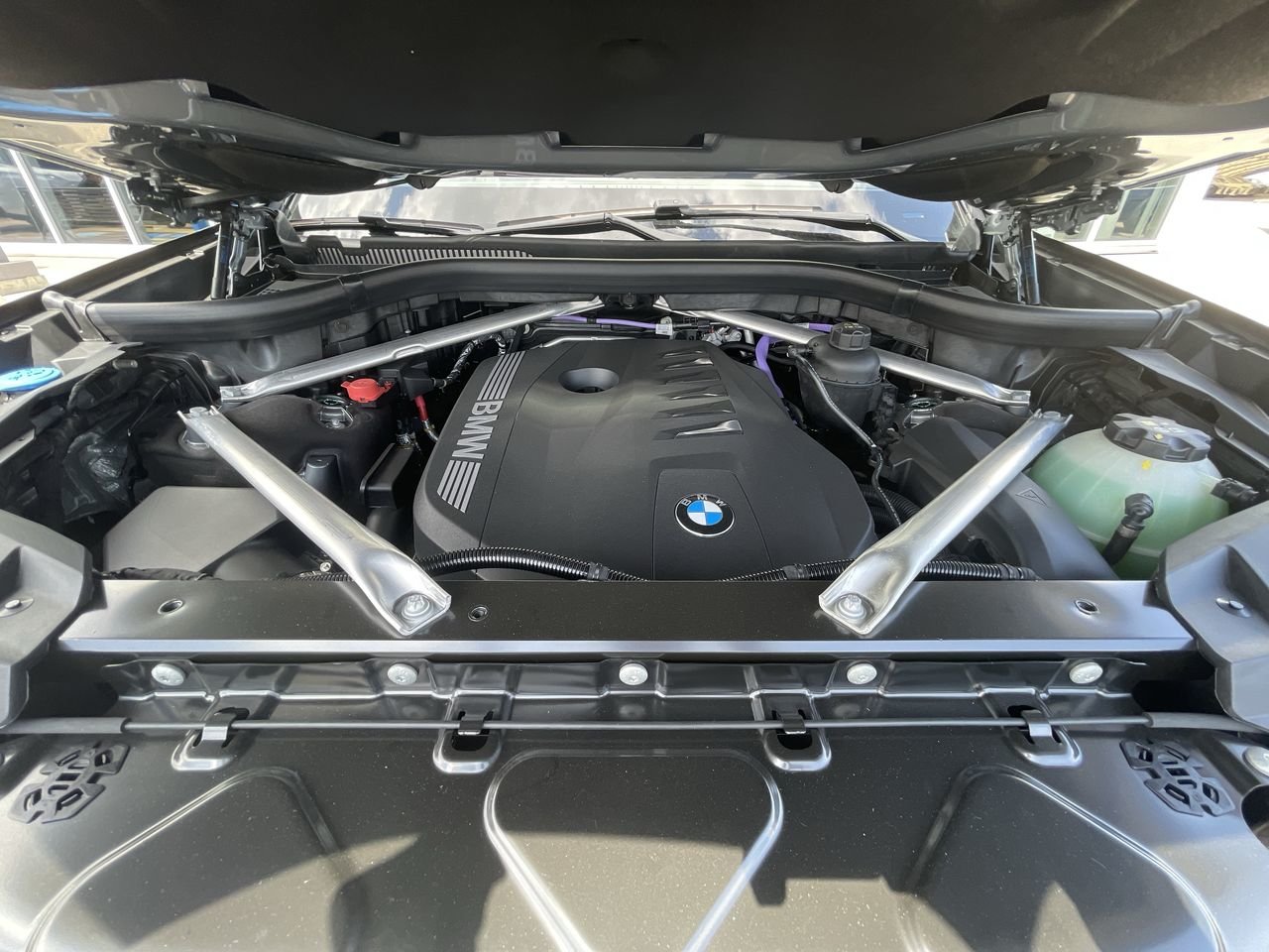 New 2024 Skyscraper Grey Metallic BMW XDrive40i image 18