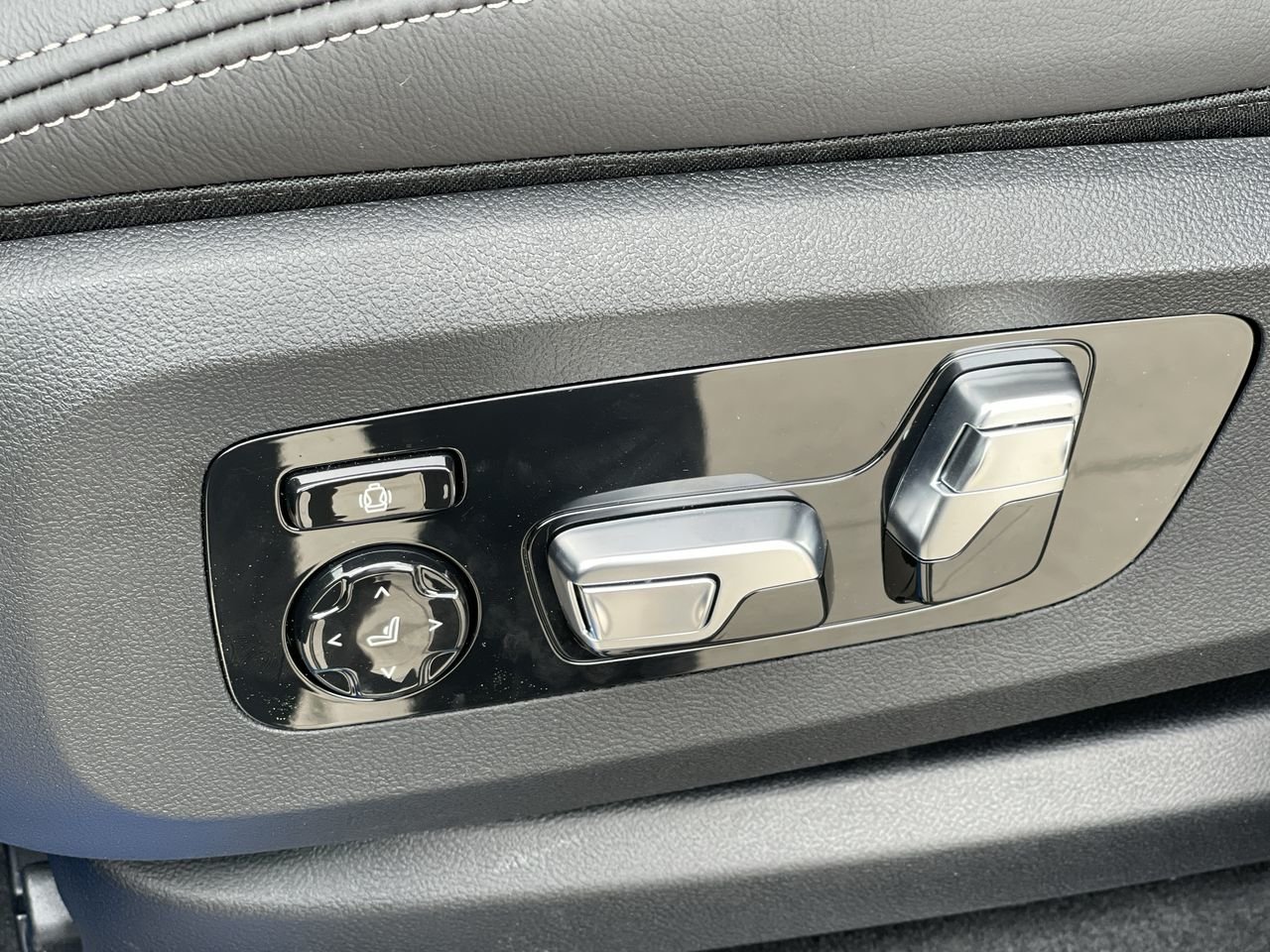 New 2024 Carbon Black Metallic BMW XDrive40i image 22