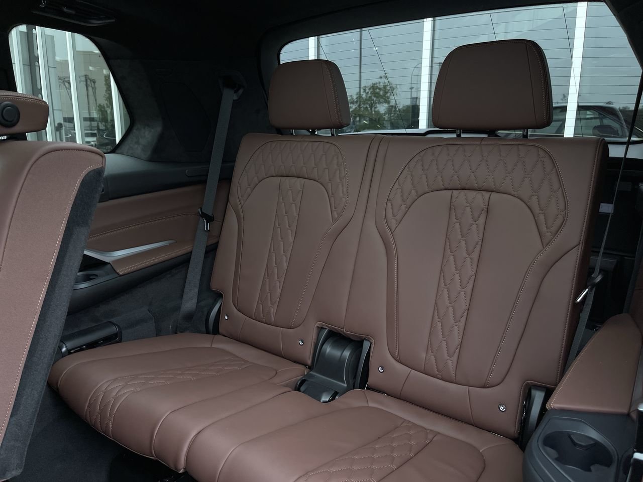 New 2024 Mineral White Metallic BMW XDrive40i image 30