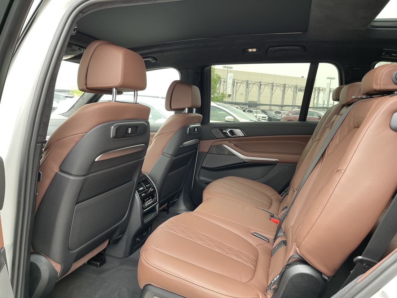 New 2024 Mineral White Metallic BMW XDrive40i image 29
