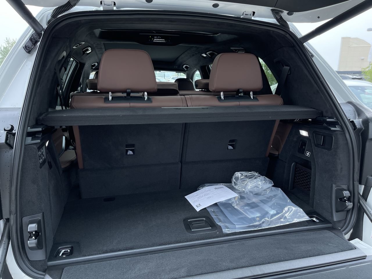 New 2024 Mineral White Metallic BMW XDrive40i image 19