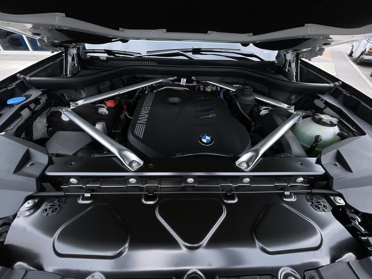 New 2024 Mineral White Metallic BMW XDrive40i image 20