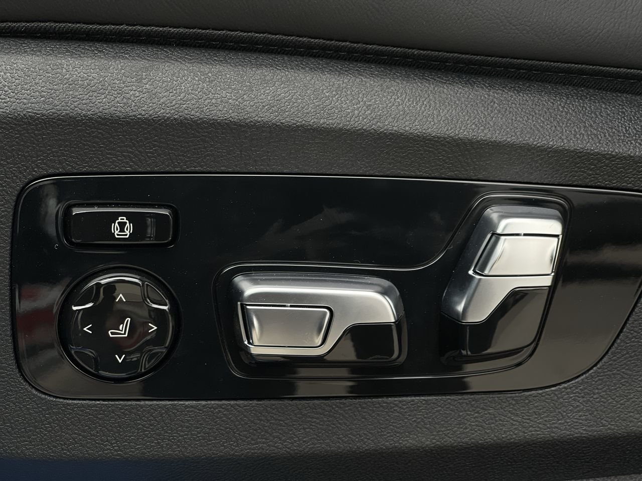 New 2024 Black Sapphire Metallic BMW XDrive40i image 22