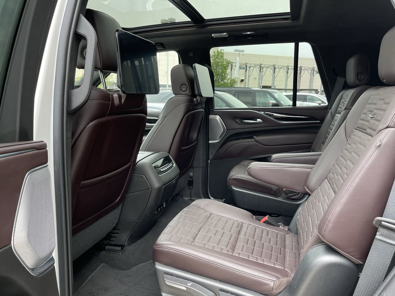 Used 2021 White Cadillac Sport Platinum image 31