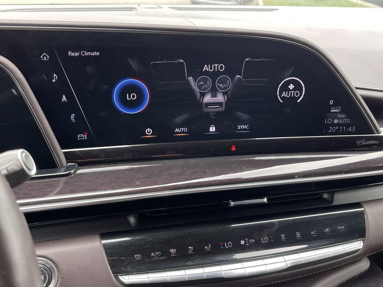 Used 2021 White Cadillac Sport Platinum image 27