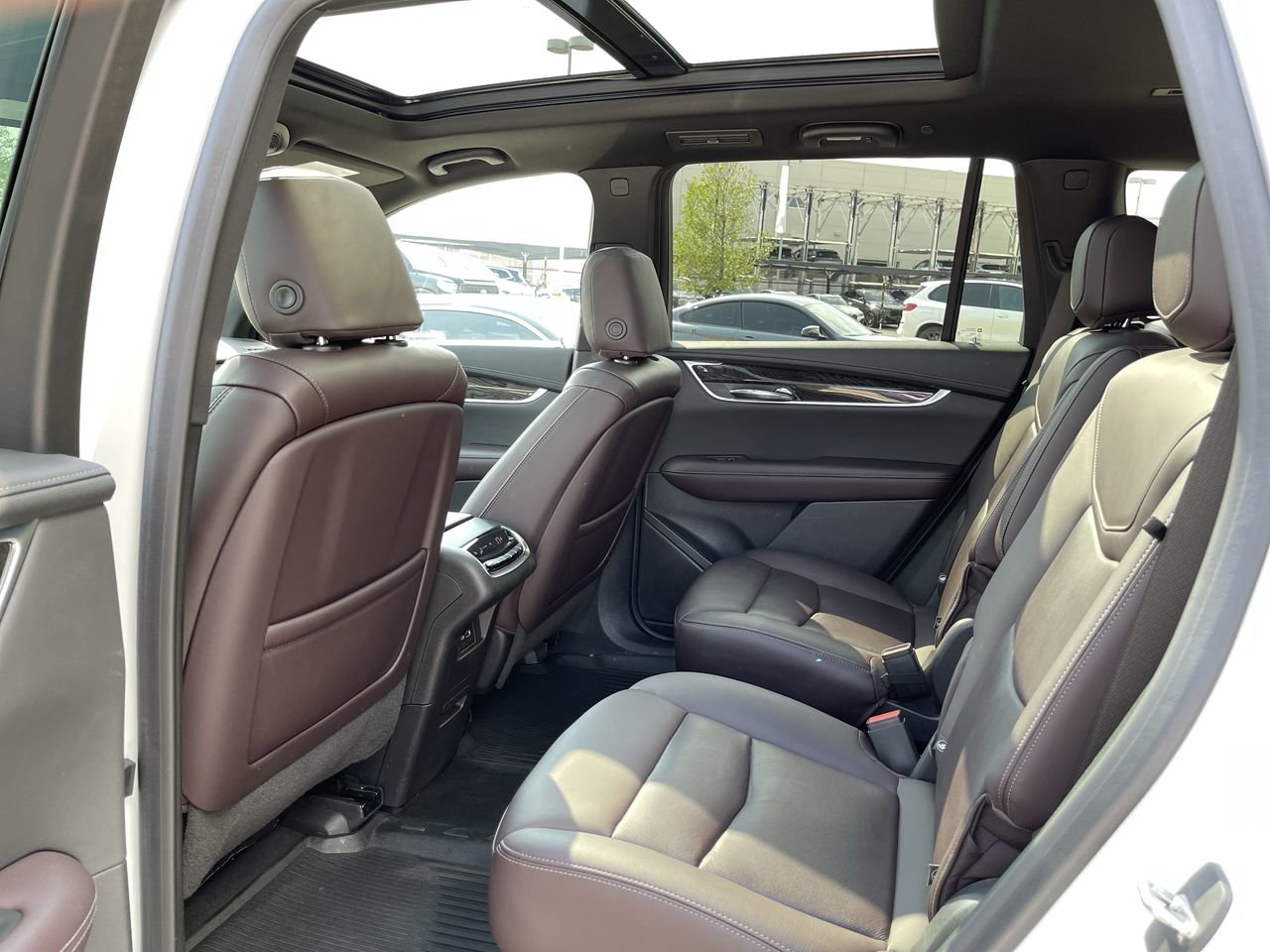 Used 2022 White Cadillac Premium Luxury image 31