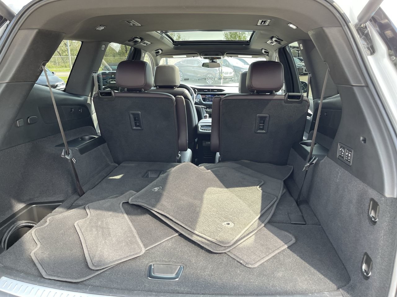 Used 2022 White Cadillac Premium Luxury image 33