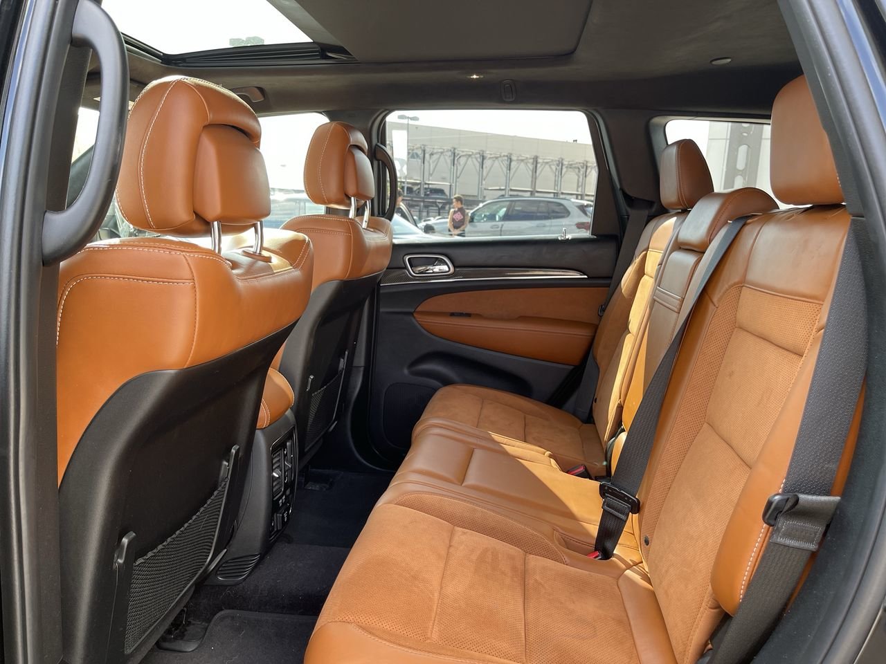 Used 2017 Diamond Black Crystal Pearl Jeep SRT image 31