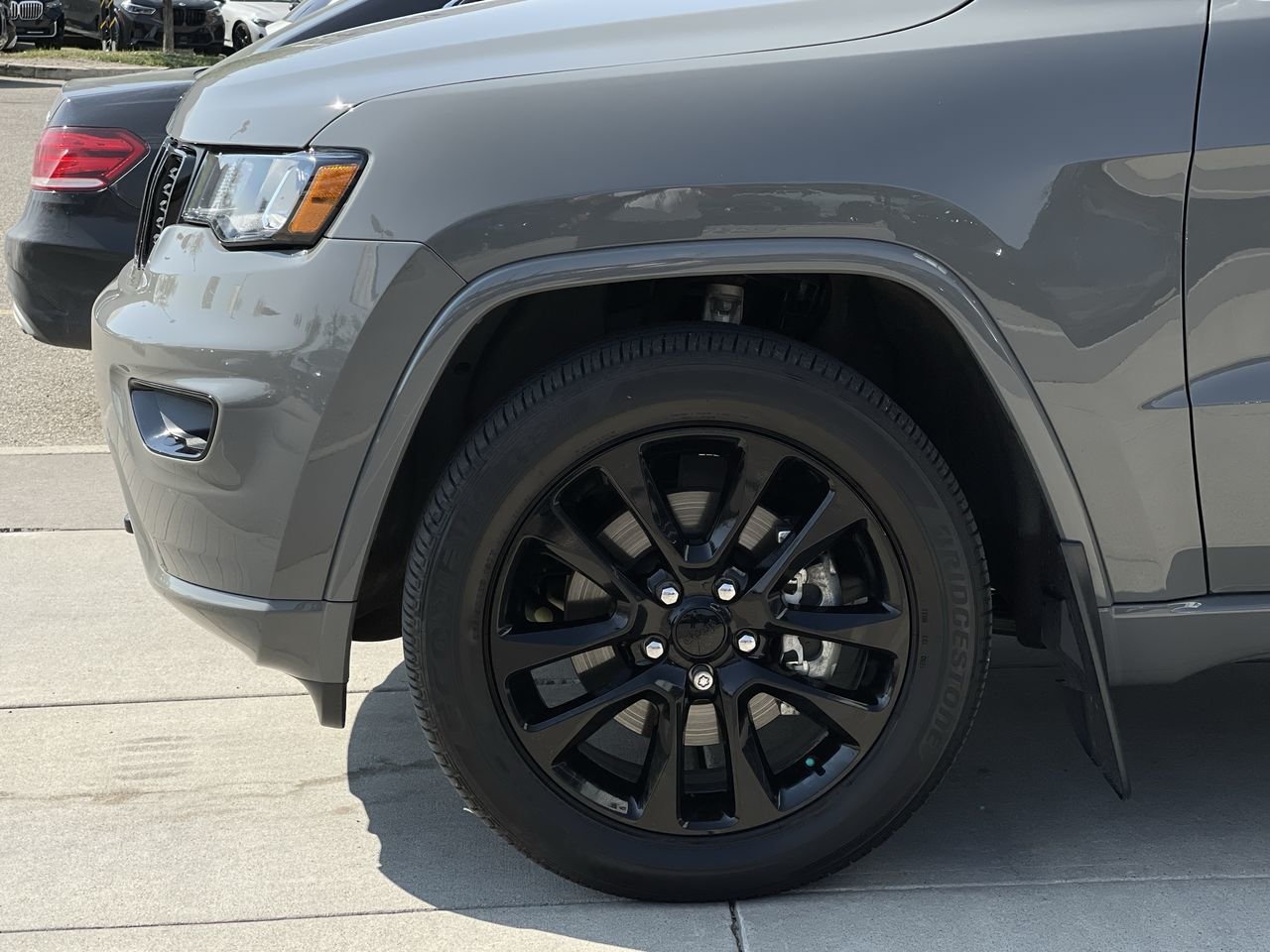 Used 2021 Sting-Grey Jeep Altitude image 18