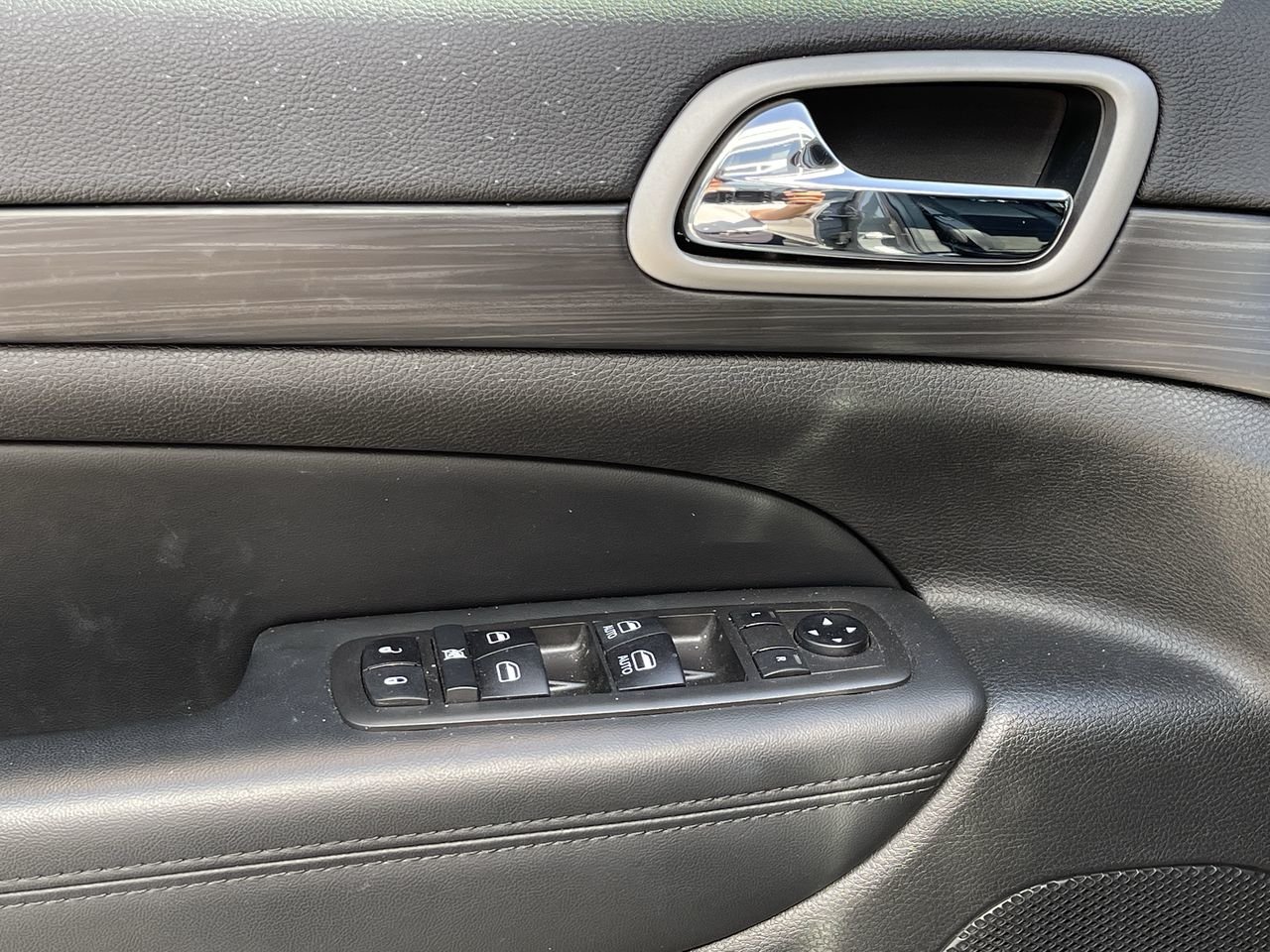 Used 2021 Sting-Grey Jeep Altitude image 21