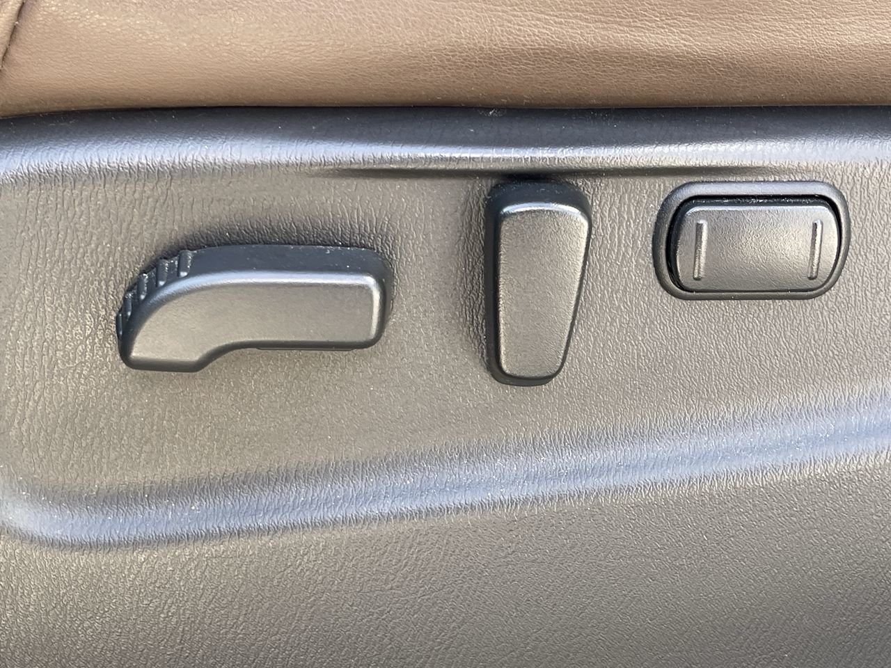 Used 2018 Black Nissan Platinum image 20