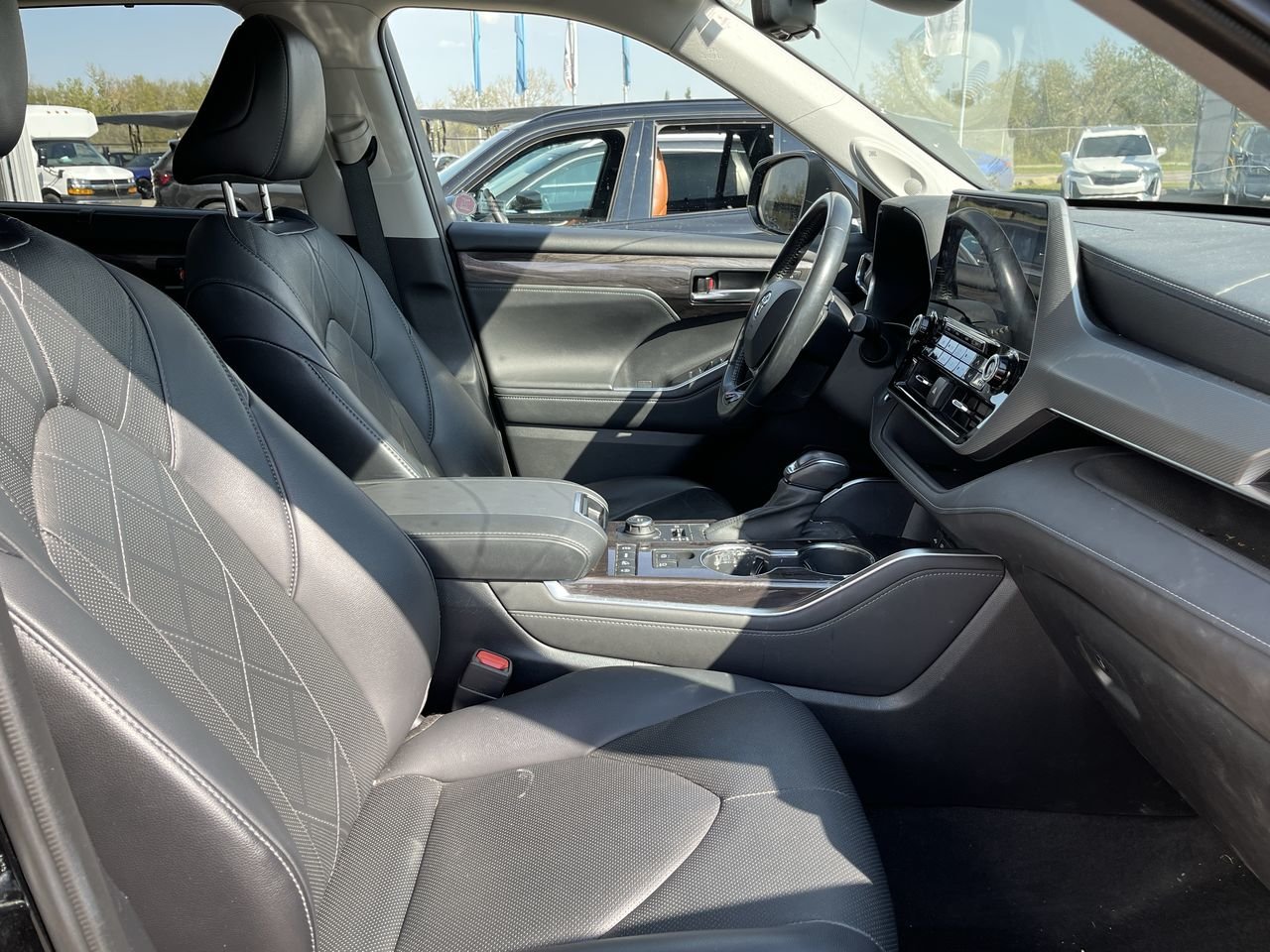 Used 2021 Black Toyota Platinum image 31