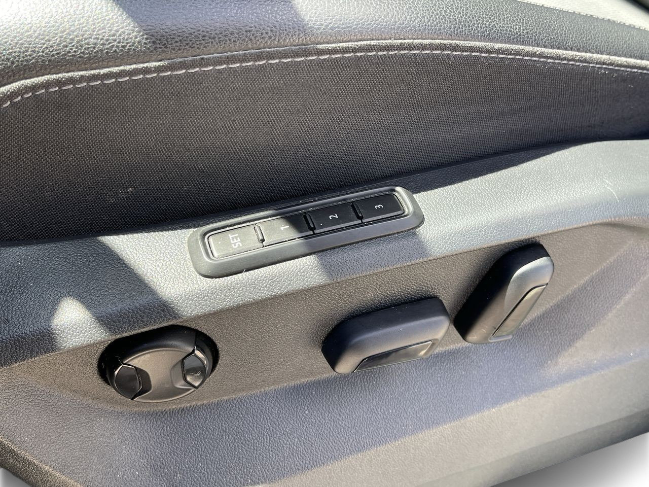 Used 2019 Gray Volkswagen Highline image 16