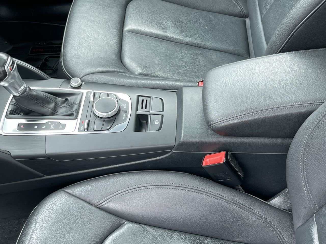 Used 2015 Ice Silver Met Audi 2.0T Komfort image 28