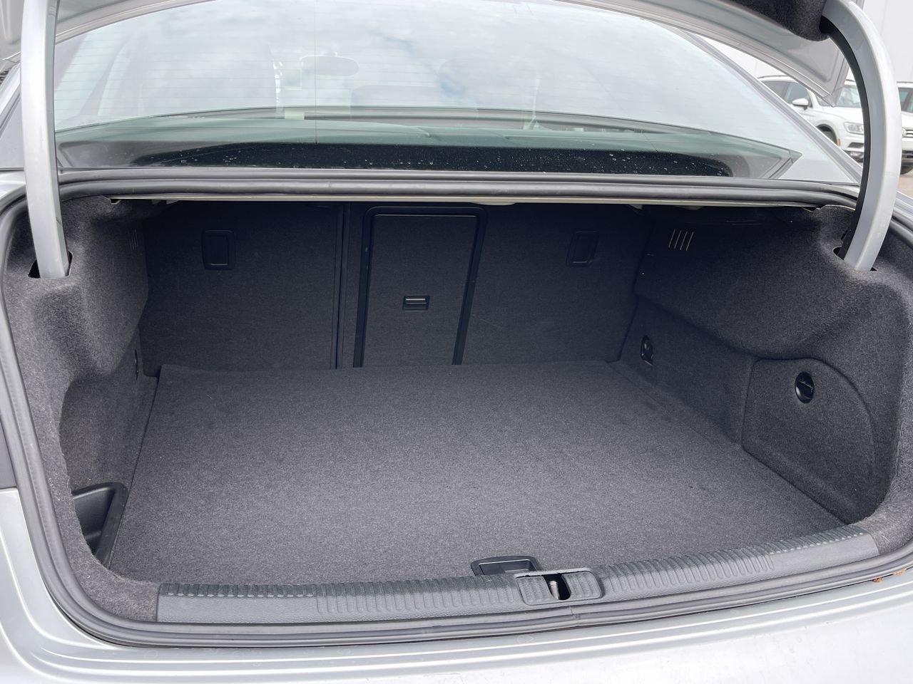 Used 2015 Ice Silver Met Audi 2.0T Komfort image 31