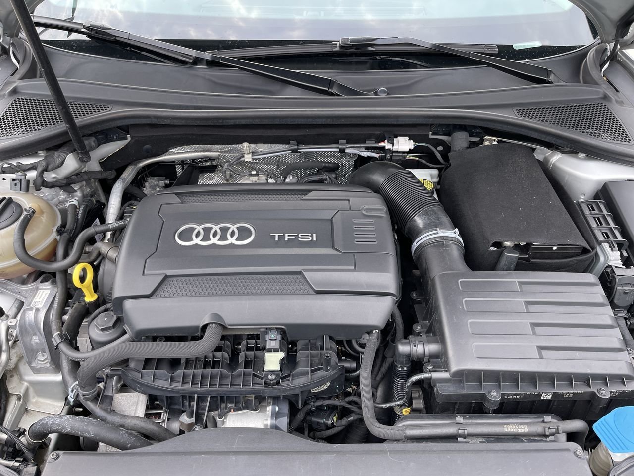 Used 2015 Ice Silver Met Audi 2.0T Komfort image 33