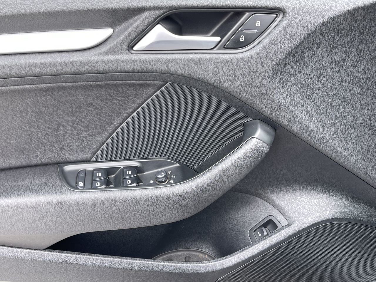 Used 2015 Ice Silver Met Audi 2.0T Komfort image 21