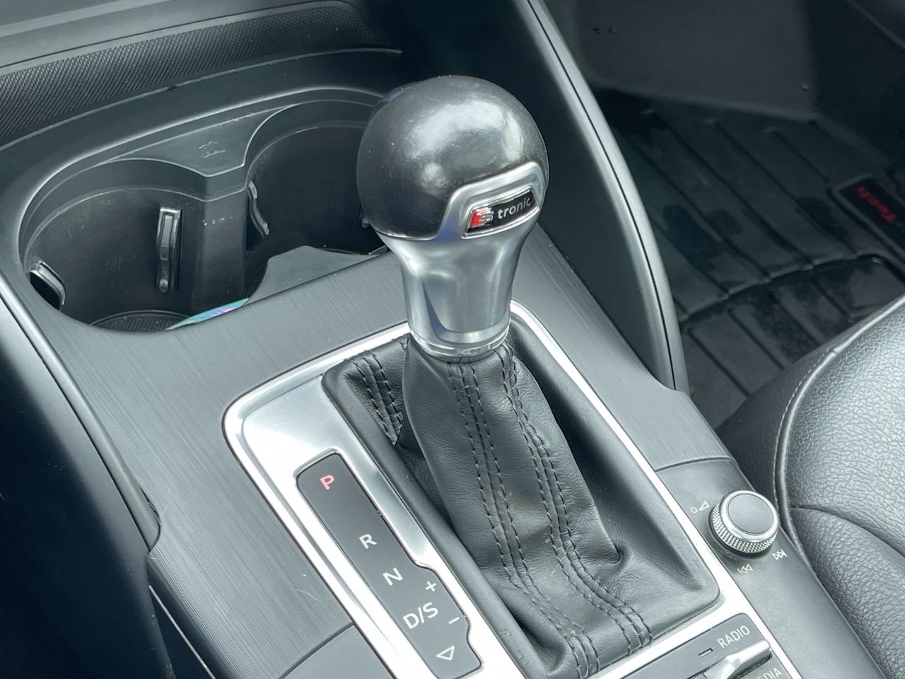Used 2015 Ice Silver Met Audi 2.0T Komfort image 27
