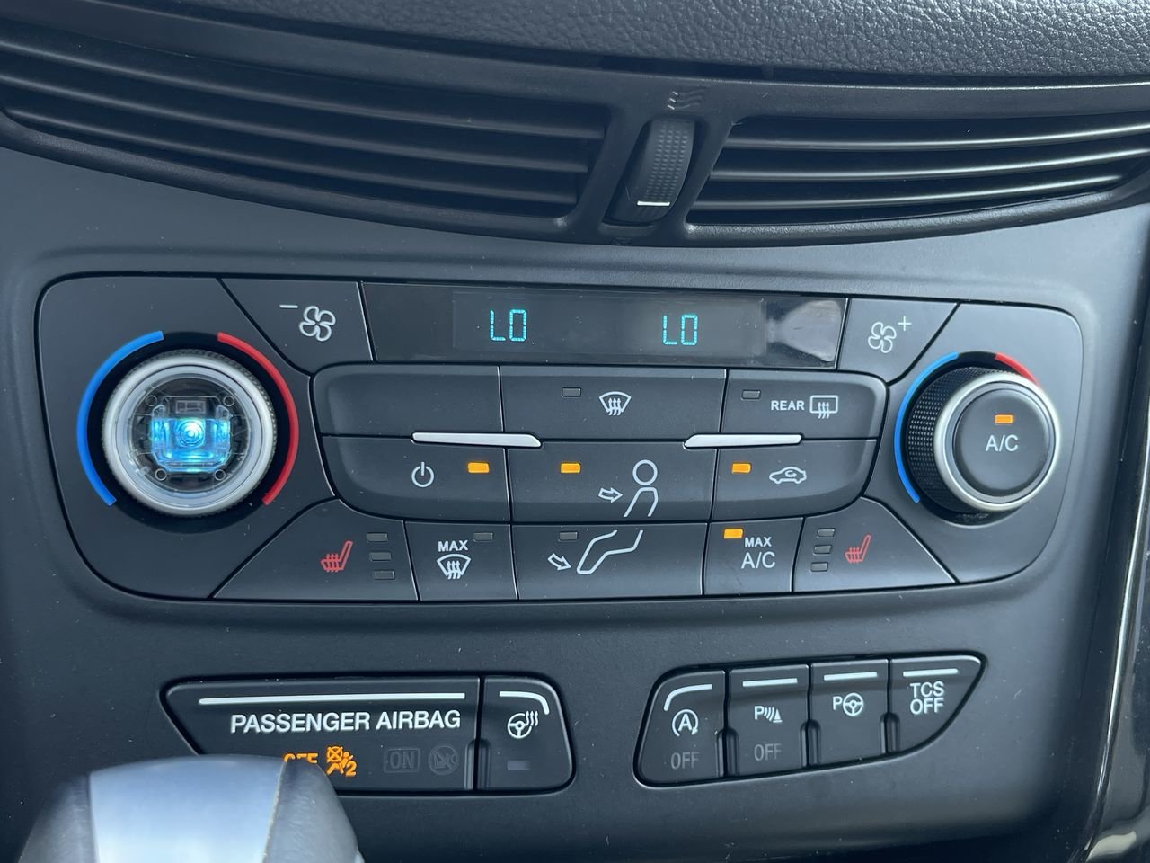 Used 2019 Agate Black (MET) Ford Titanium image 27
