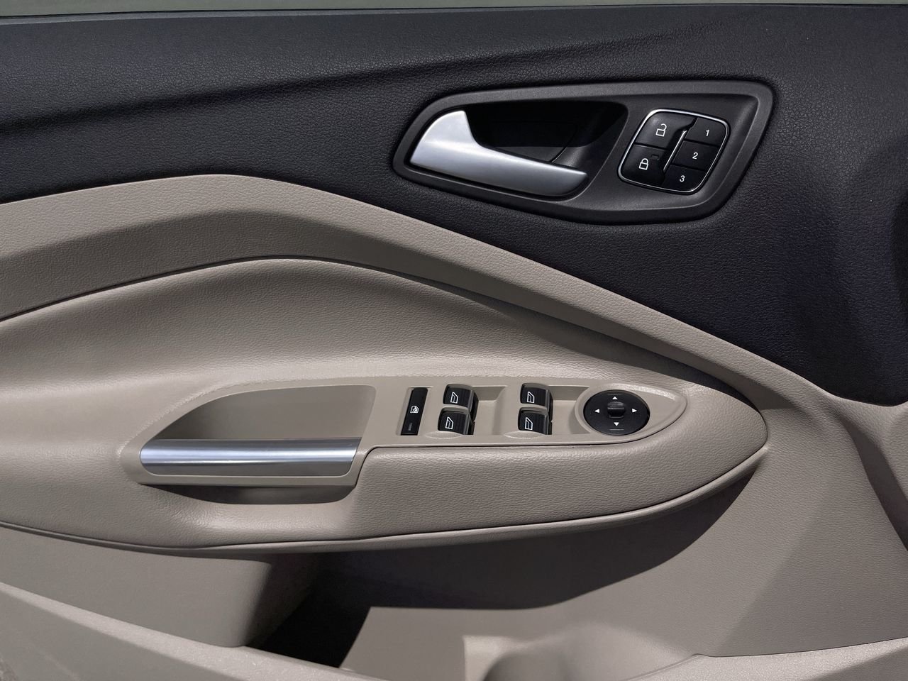 Used 2019 Agate Black (MET) Ford Titanium image 21