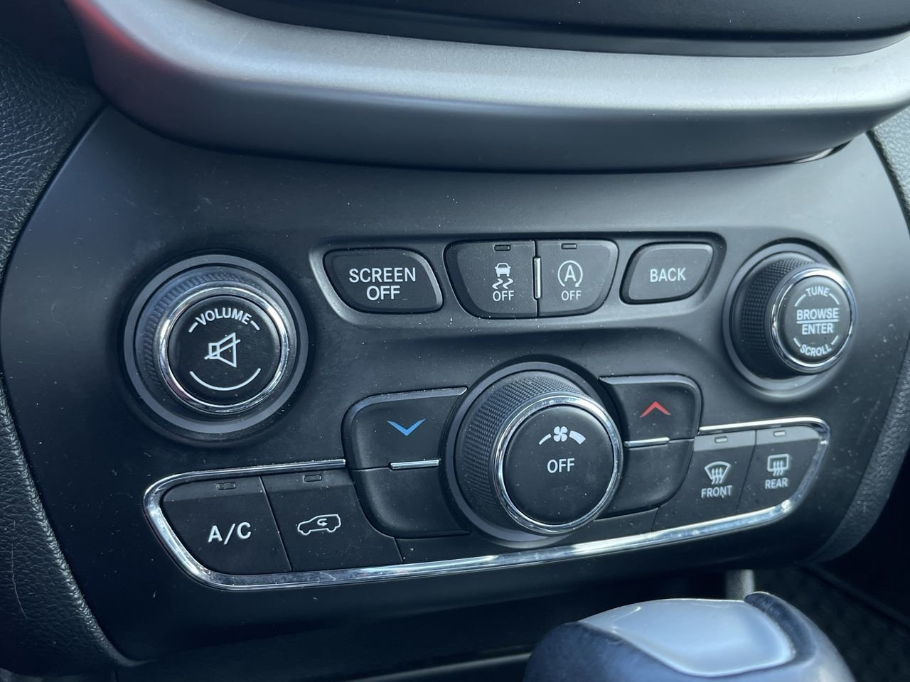Used 2016 Billet Silver (MET) Jeep Trailhawk image 27