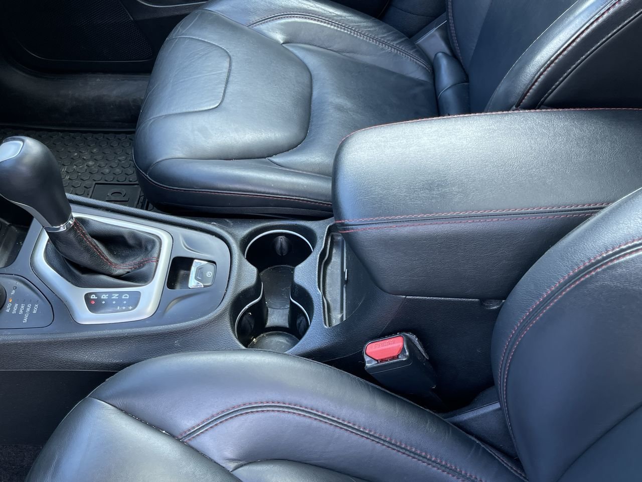 Used 2016 Billet Silver (MET) Jeep Trailhawk image 29