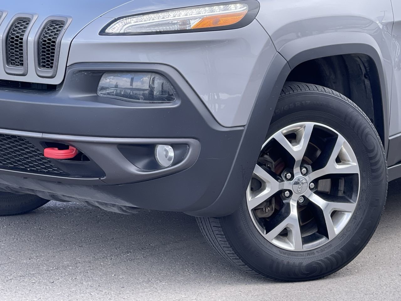 Used 2016 Billet Silver (MET) Jeep Trailhawk image 18