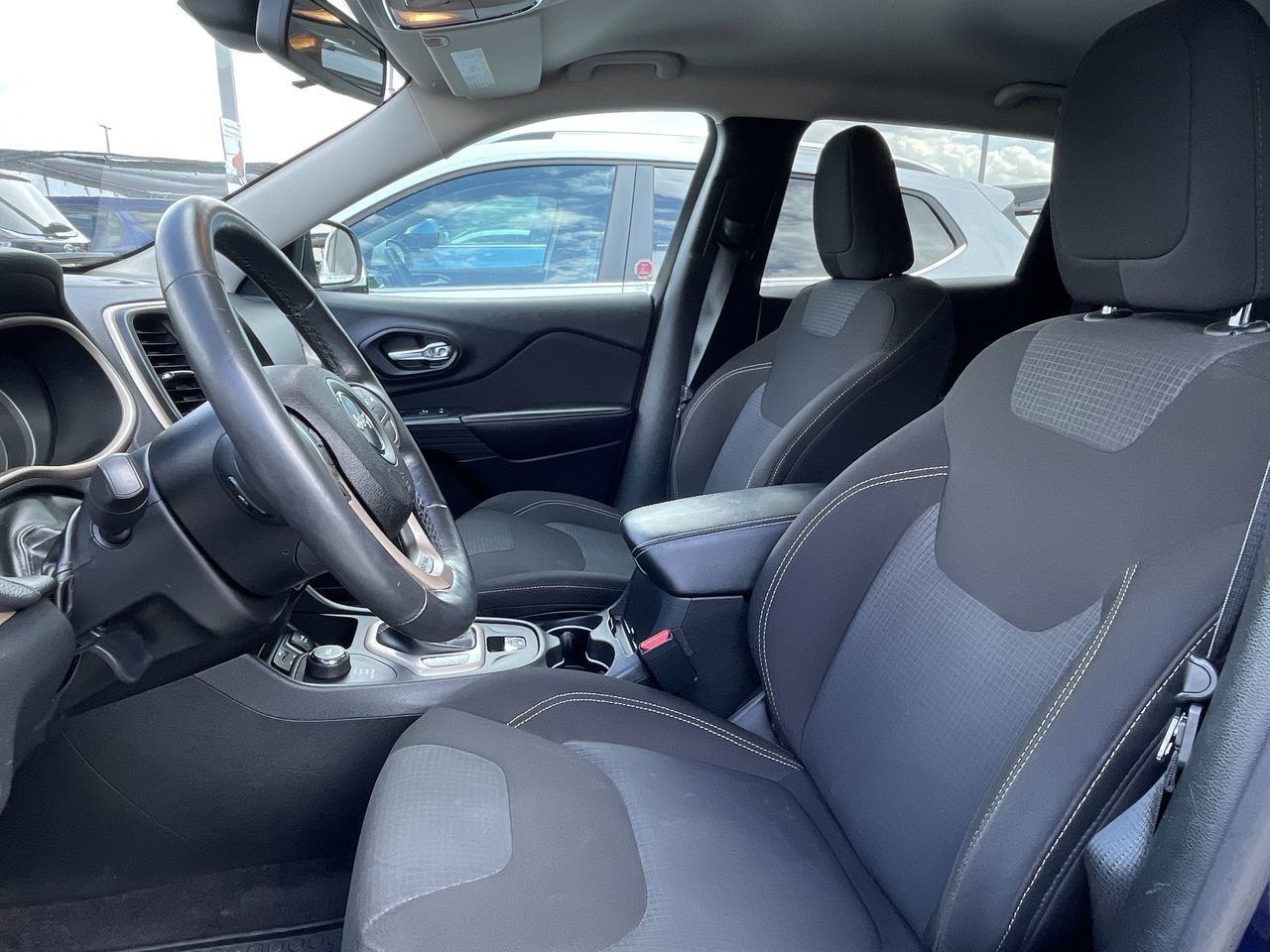 Used 2016 True Blue P.C. Jeep North image 19