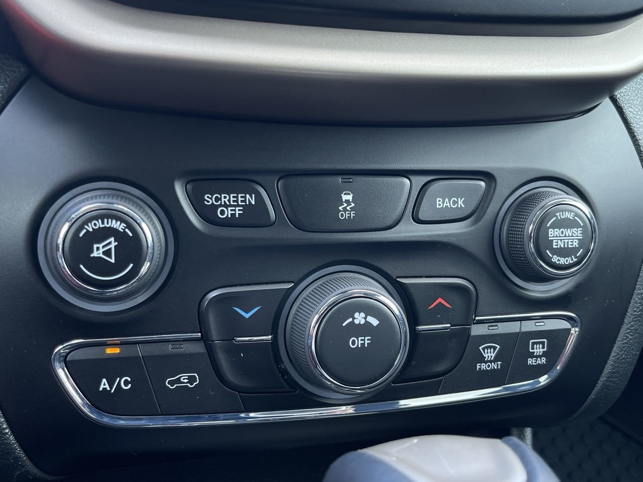 Used 2016 True Blue P.C. Jeep North image 25