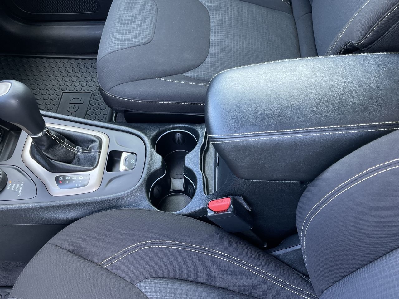 Used 2016 True Blue P.C. Jeep North image 27