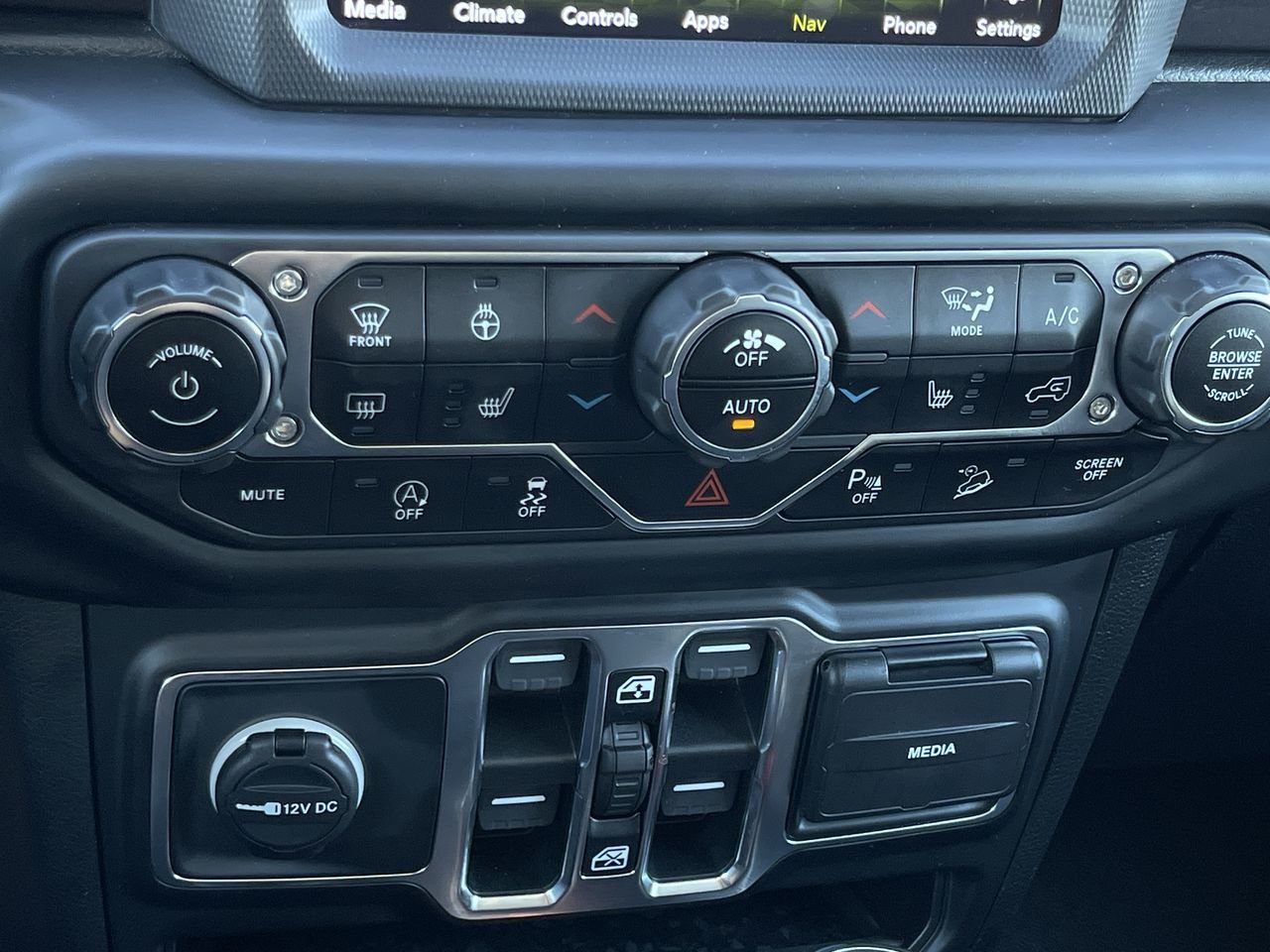 Used 2021 Bright White Jeep Unlimited Altitude image 27