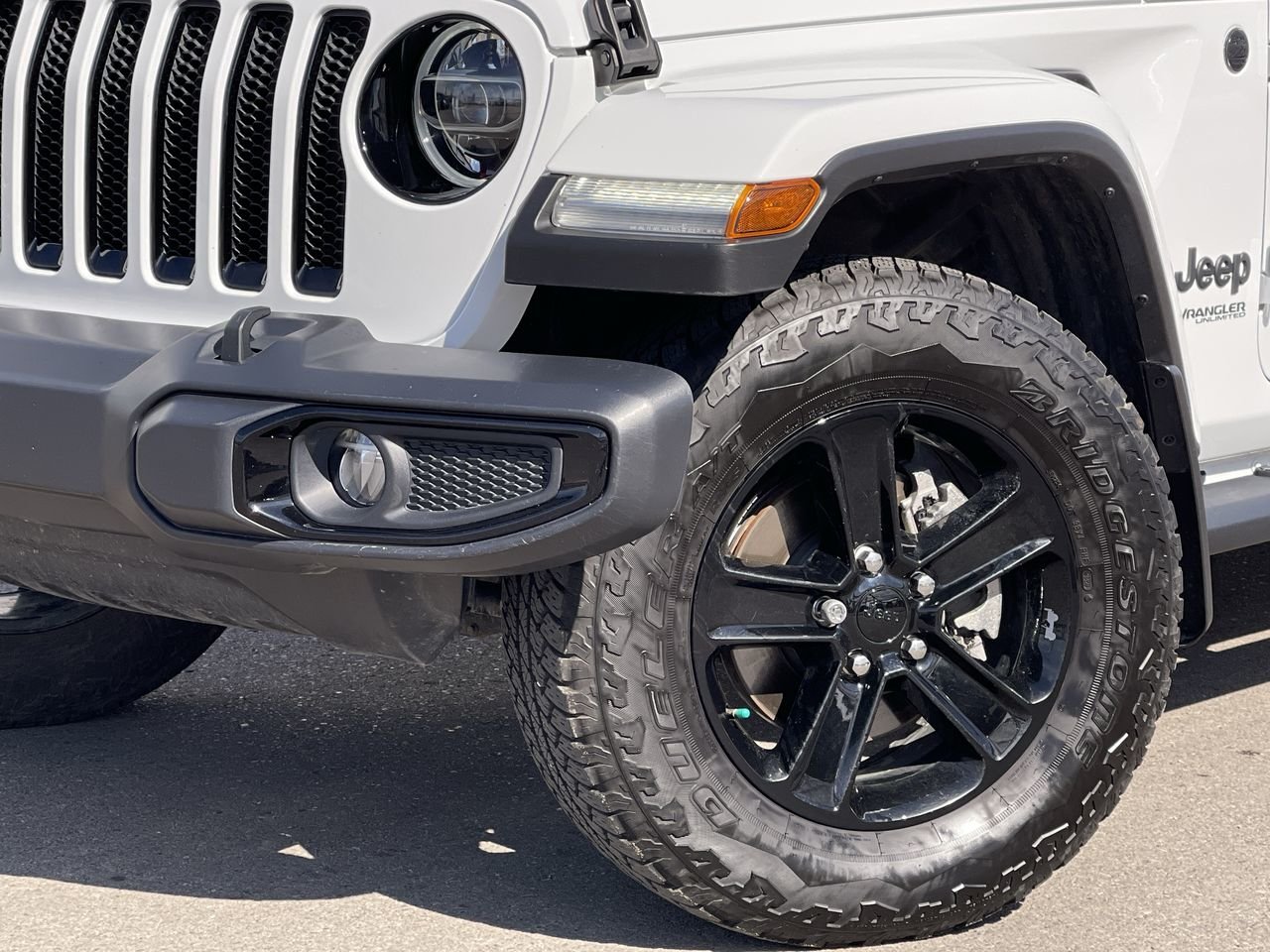 Used 2021 Bright White Jeep Unlimited Altitude image 18