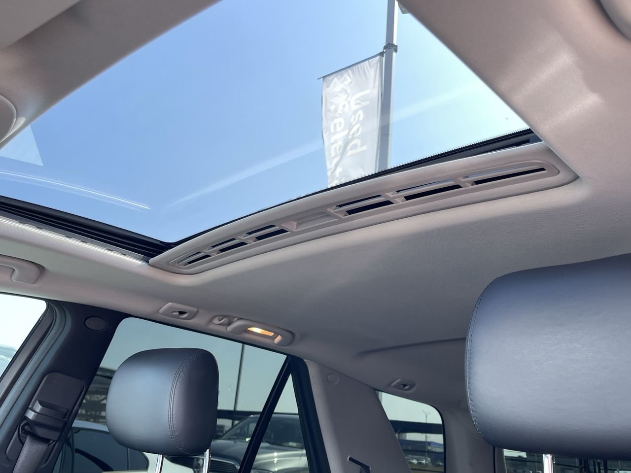Used 2010 Tenorite Grey Met. Mercedes-Benz ML 63 AMG image 30