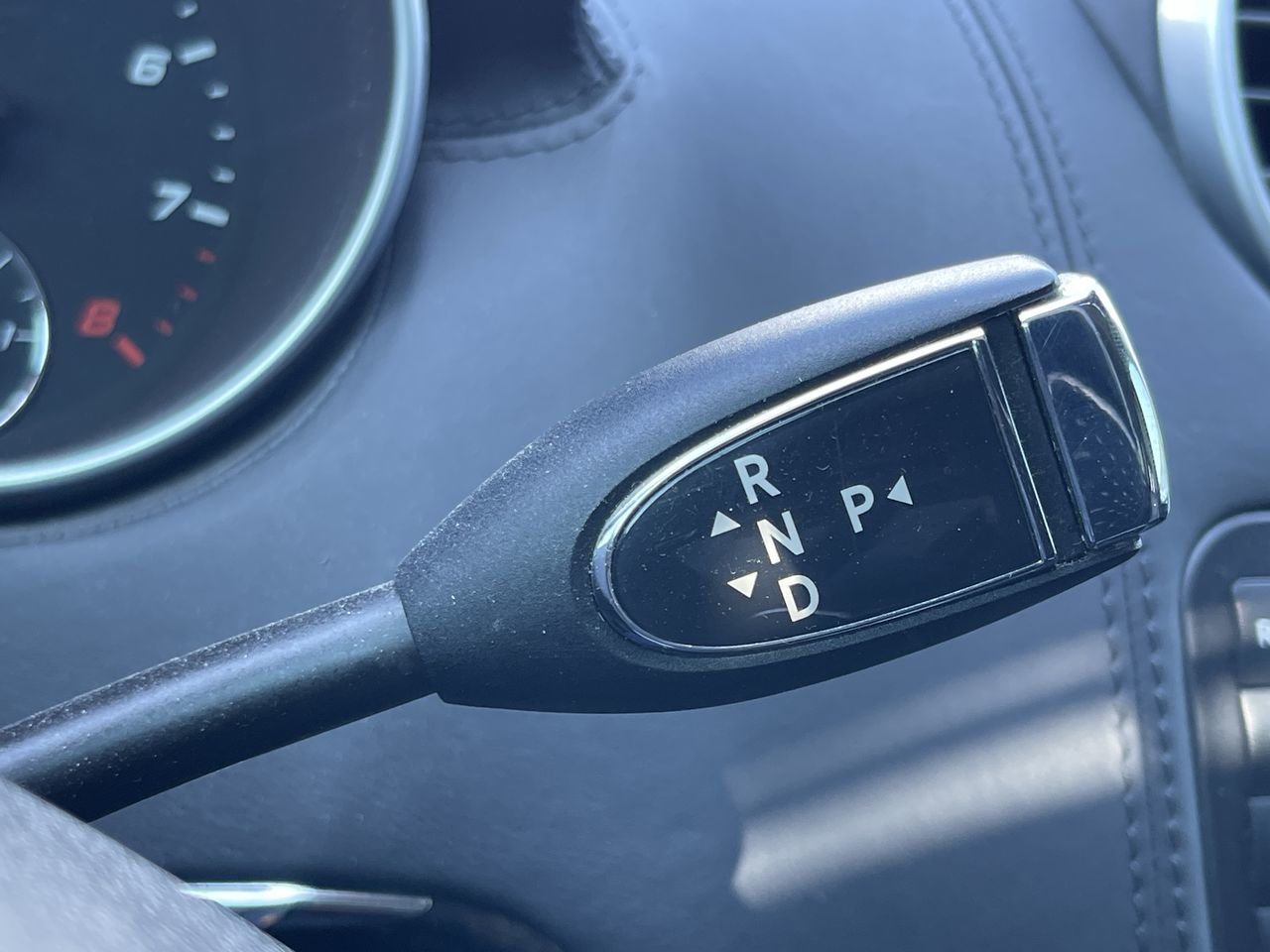 Used 2010 Tenorite Grey Met. Mercedes-Benz ML 63 AMG image 28