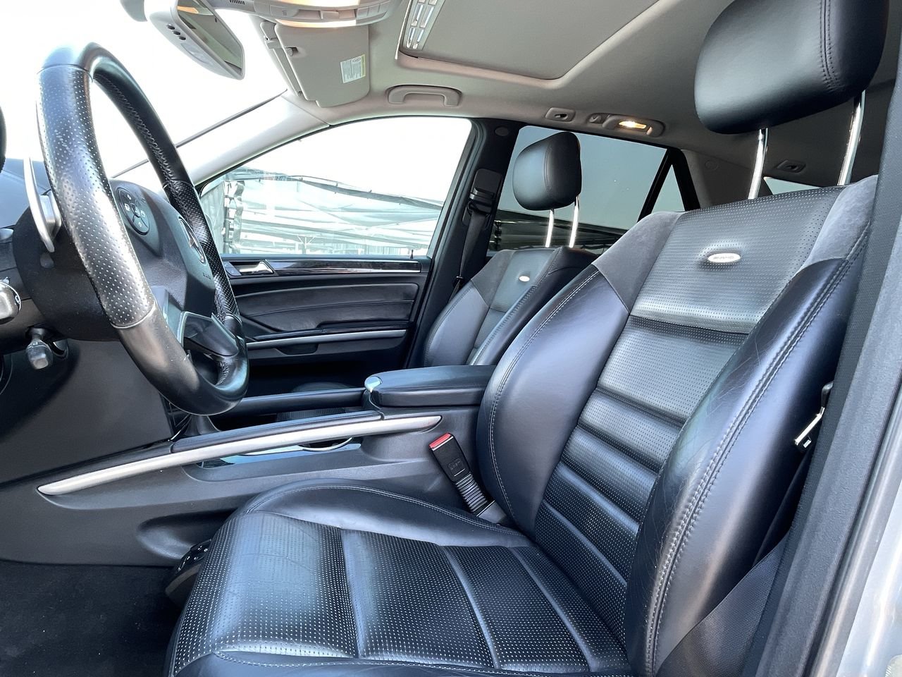 Used 2010 Tenorite Grey Met. Mercedes-Benz ML 63 AMG image 19