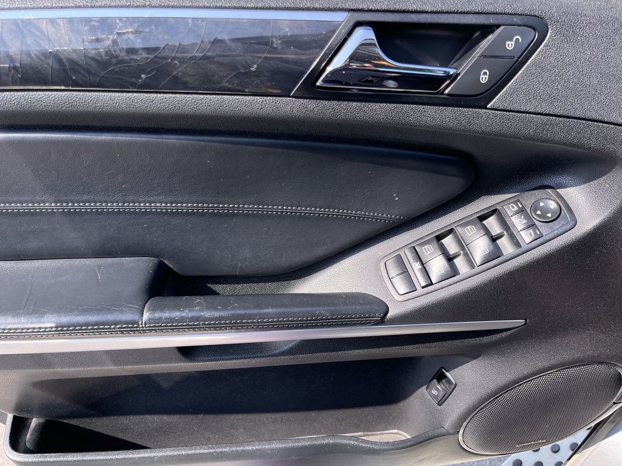 Used 2010 Tenorite Grey Met. Mercedes-Benz ML 63 AMG image 21
