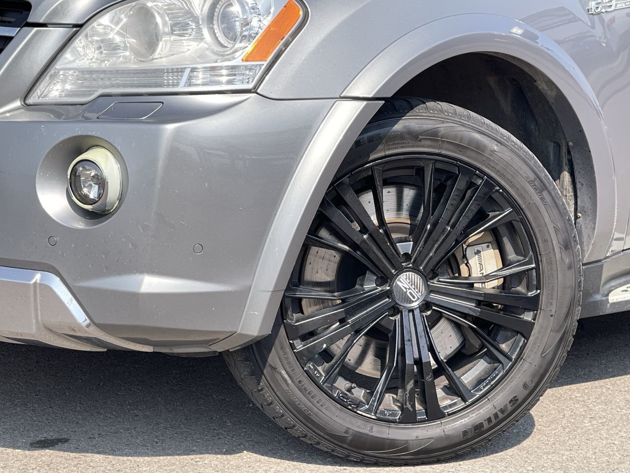 Used 2010 Tenorite Grey Met. Mercedes-Benz ML 63 AMG image 18