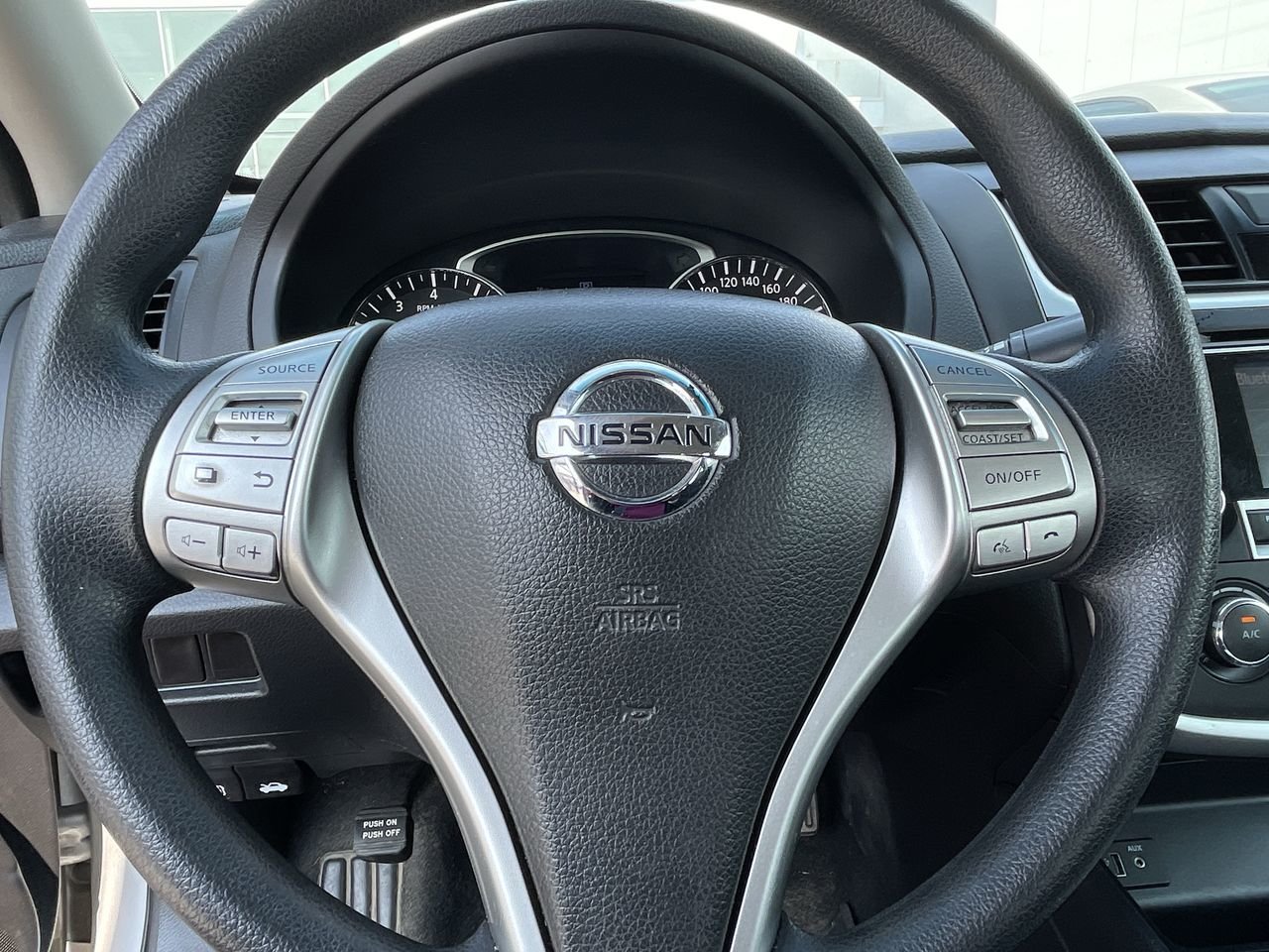 Used 2017 Brilliant Silver Met Nissan 2.5 SV image 22