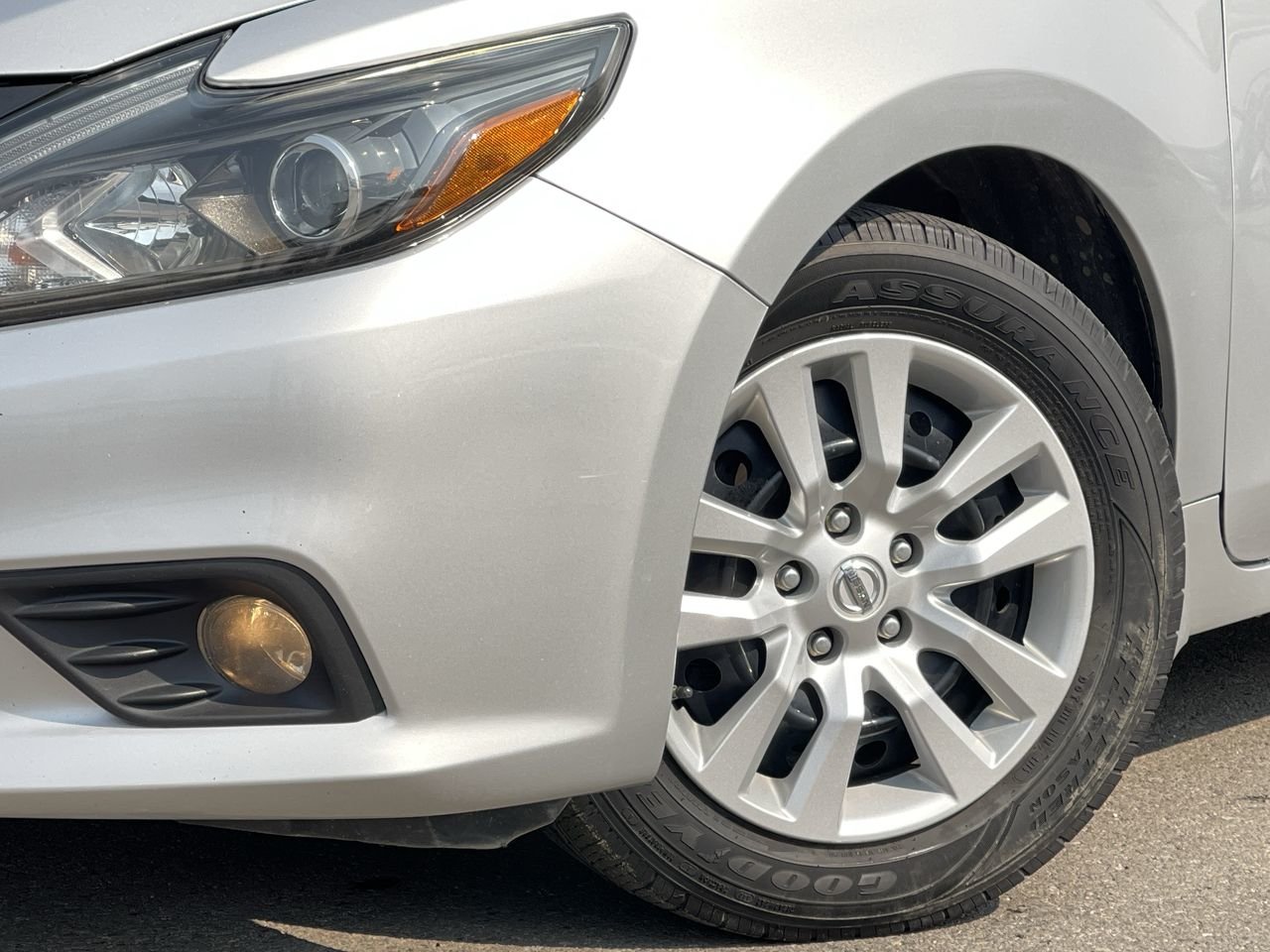 Used 2017 Brilliant Silver Met Nissan 2.5 SV image 18