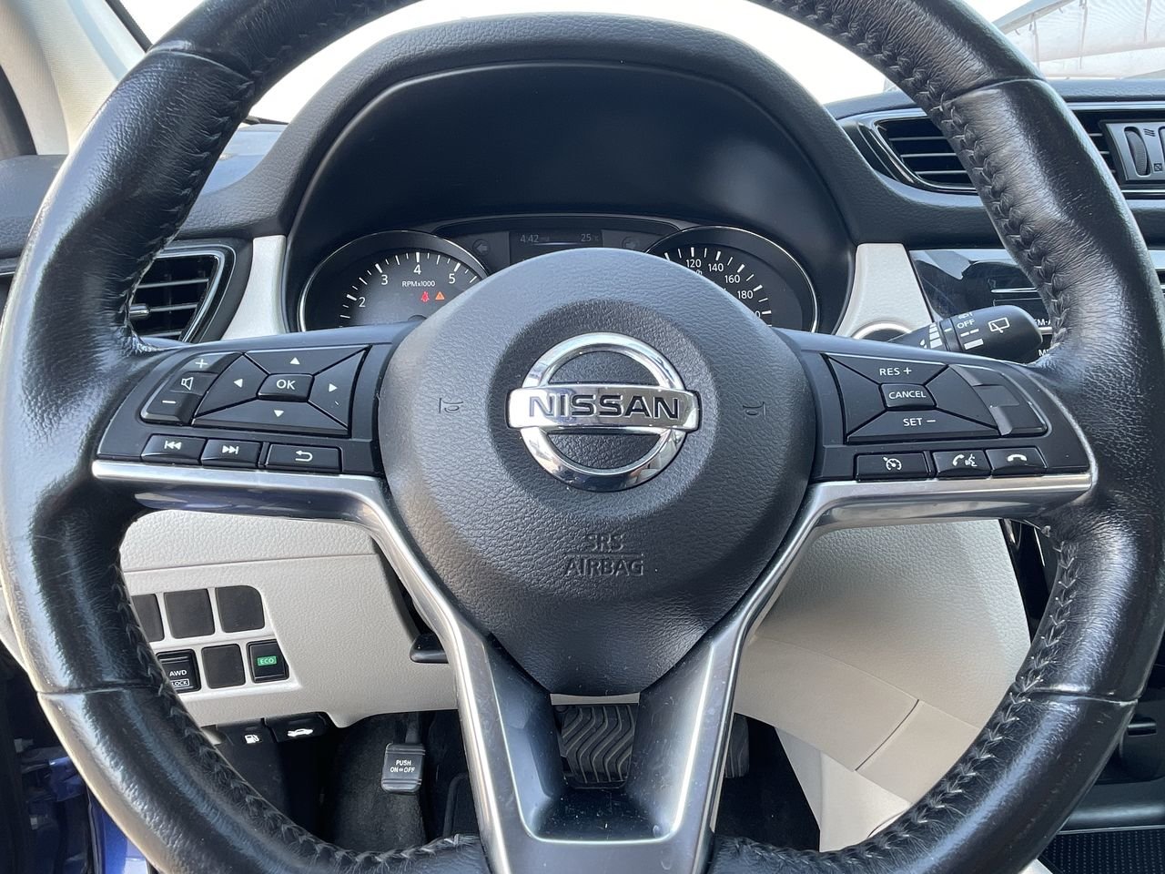 Used 2018 Caspian Blue Met Nissan SV image 22
