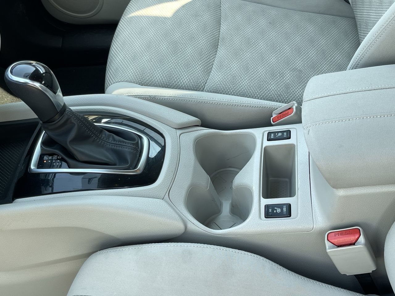 Used 2018 Caspian Blue Met Nissan SV image 28